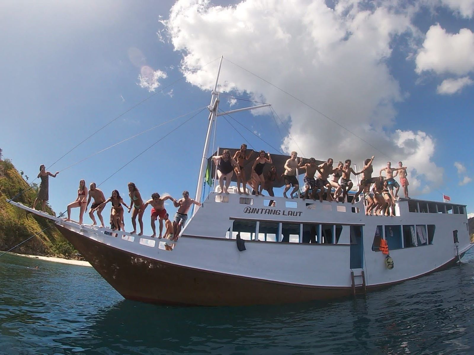 open trip komodo lombok