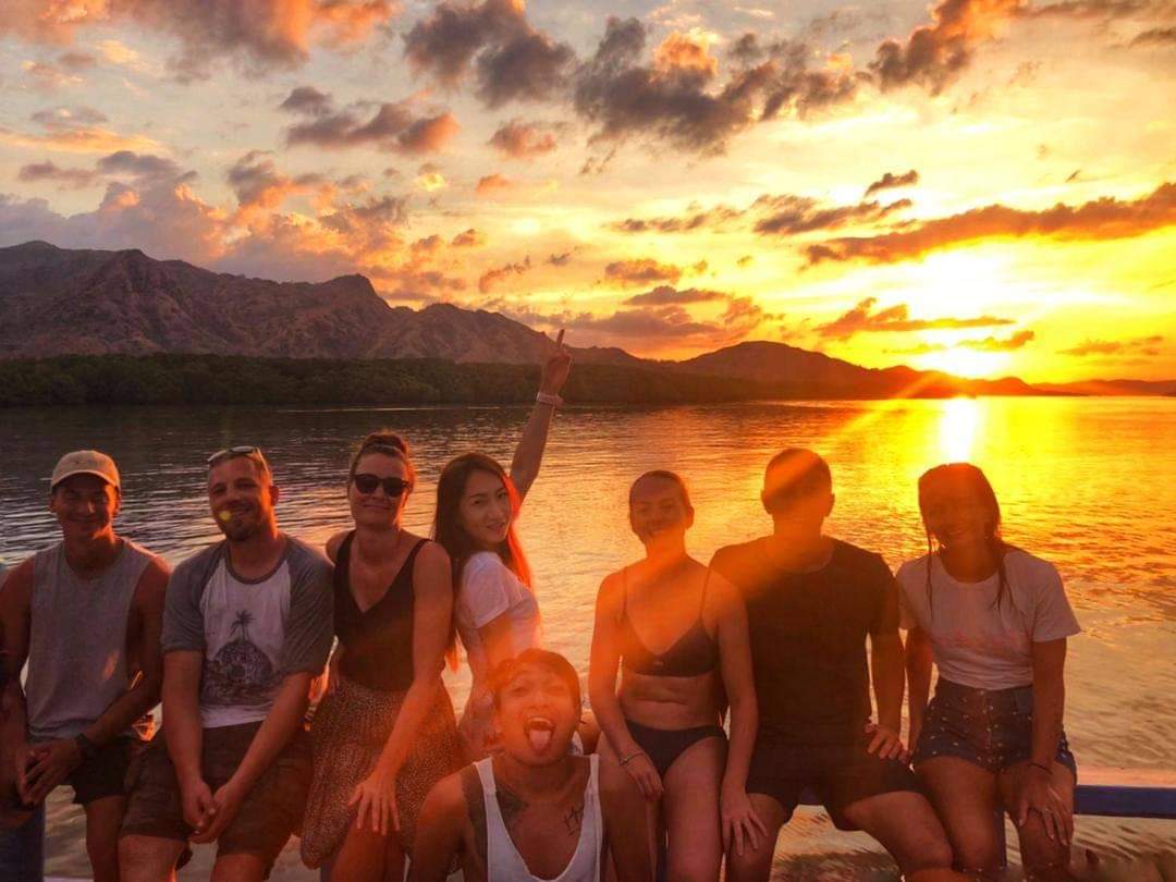 sunset tour labuan bajo