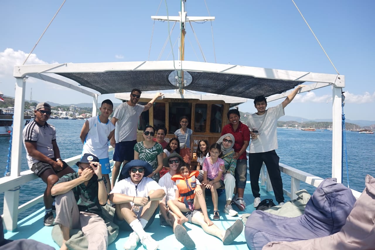 explore home komodo animals