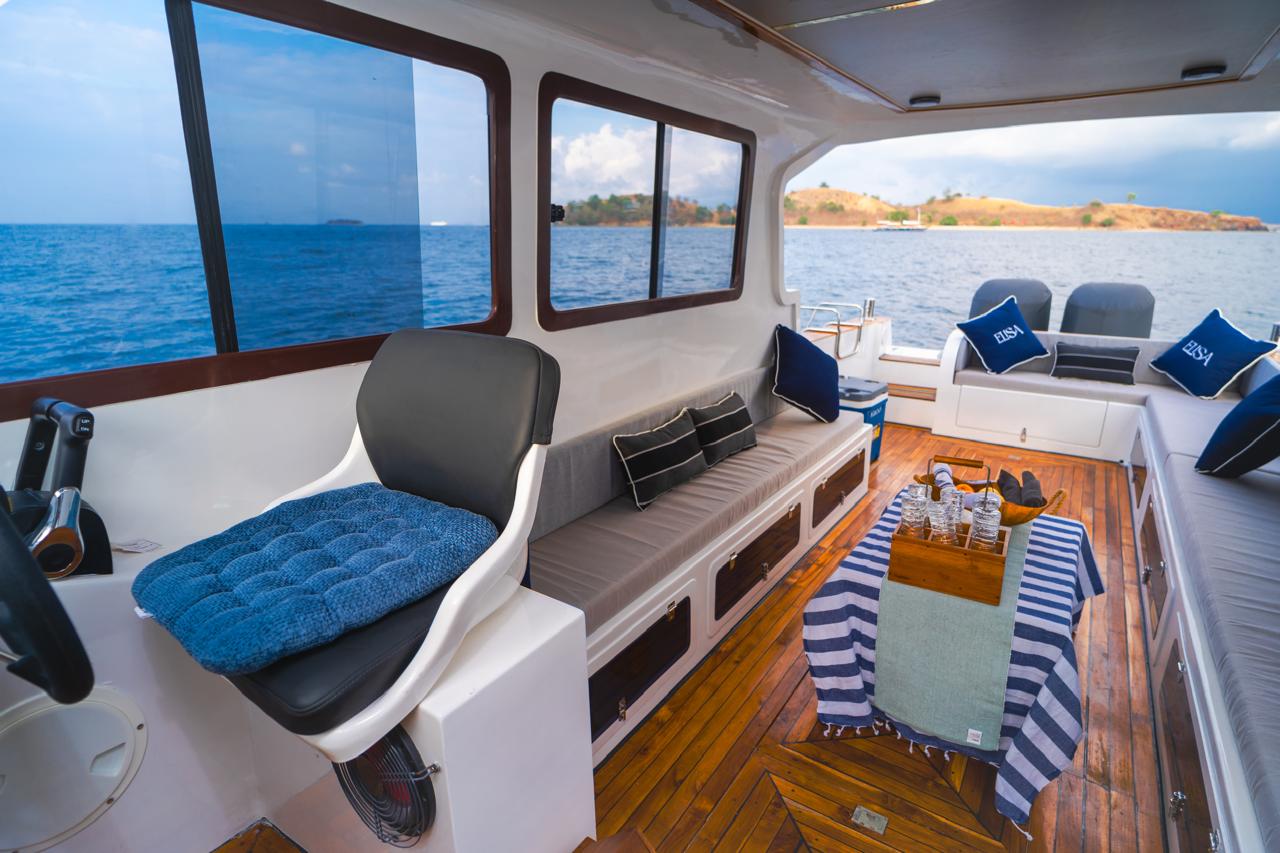 komodo one day tour